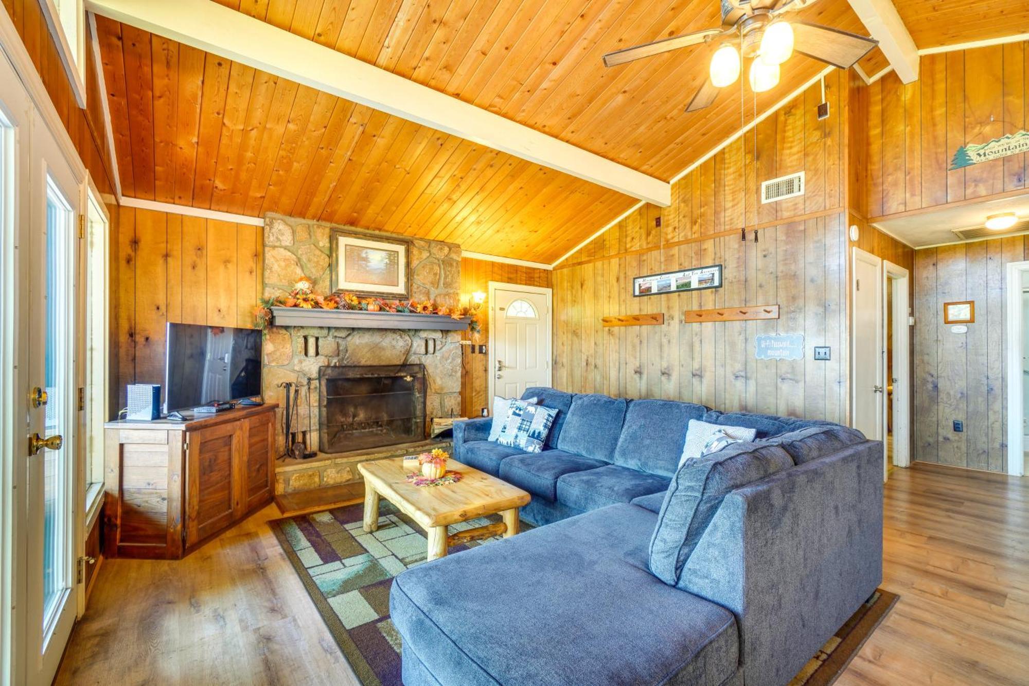 Cozy With Hot Tub And Mountain Views! Casa vacanze