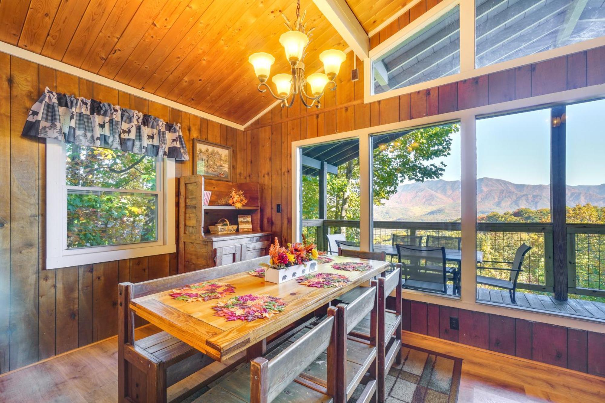 Cozy With Hot Tub And Mountain Views! Casa vacanze *