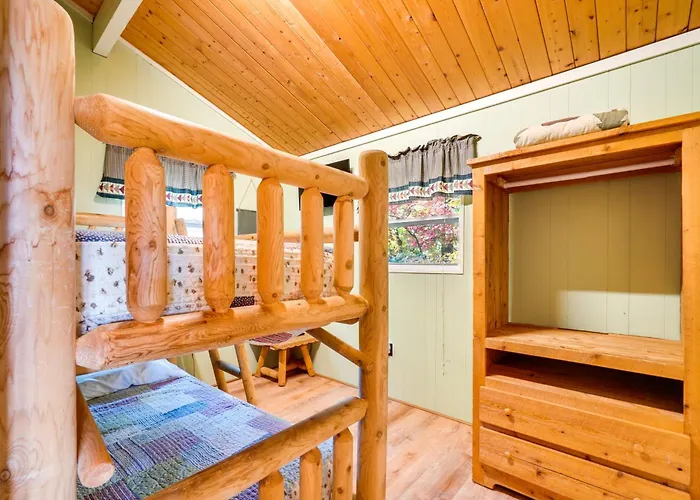 Cozy Gatlinburg Cabin With Hot Tub And Mountain Views!